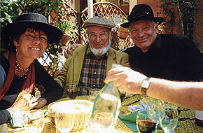 Nachdem Muriel uns mit ihrem Gesang beglückt hat, sitzen wir noch gemütlich zusammen und lassen uns provençalische Köstlichkeiten schmecken. En Guete!